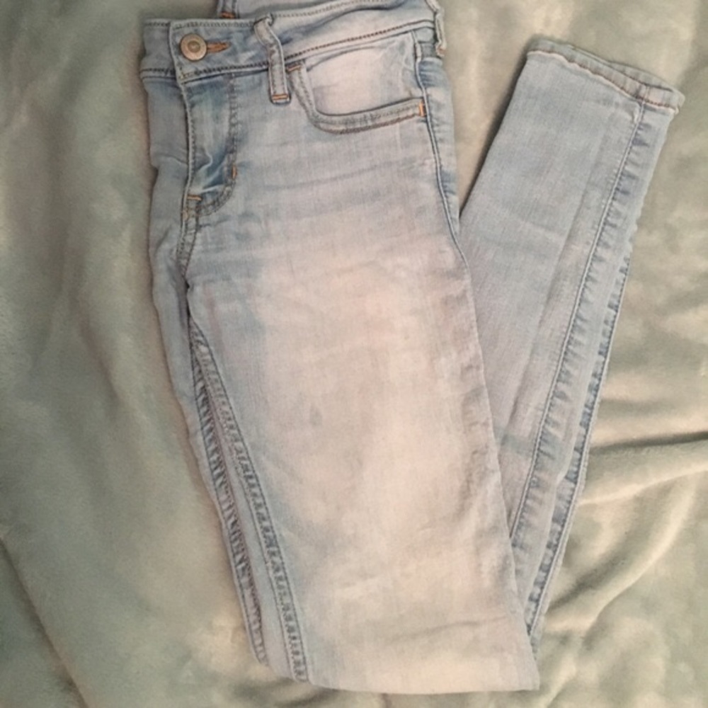 Hollister low rise light wash skinny jeans